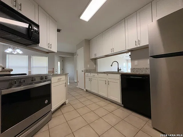 3 bed, 2.0 bath, 2004 sqft, $1,800 — Photo 3