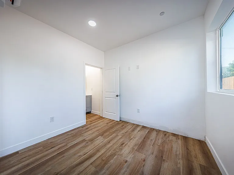 Huge 2, 3 & 4 Bed 2026 Townhomes — Photo 51