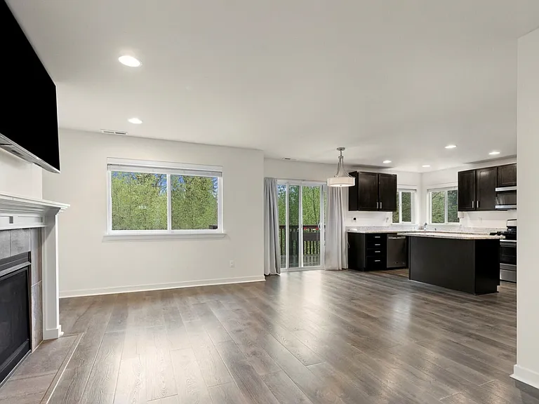 744 Courage Ct SE — Photo 3