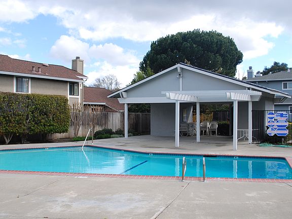5th image of 7521 Silvertree Ln #37