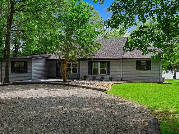 4th image of 1073 S Lake Dr