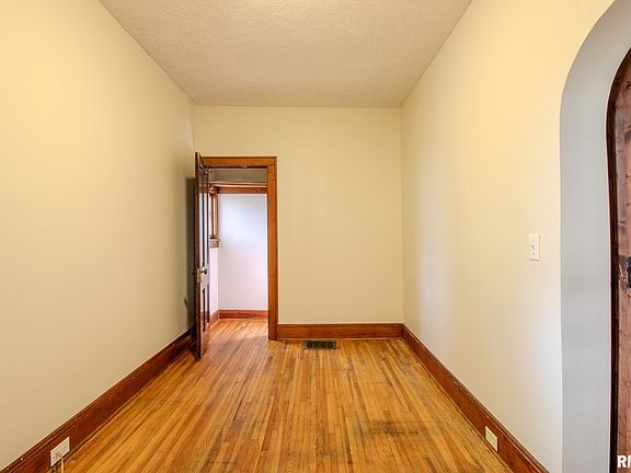 4th image of 905 W Taylor St