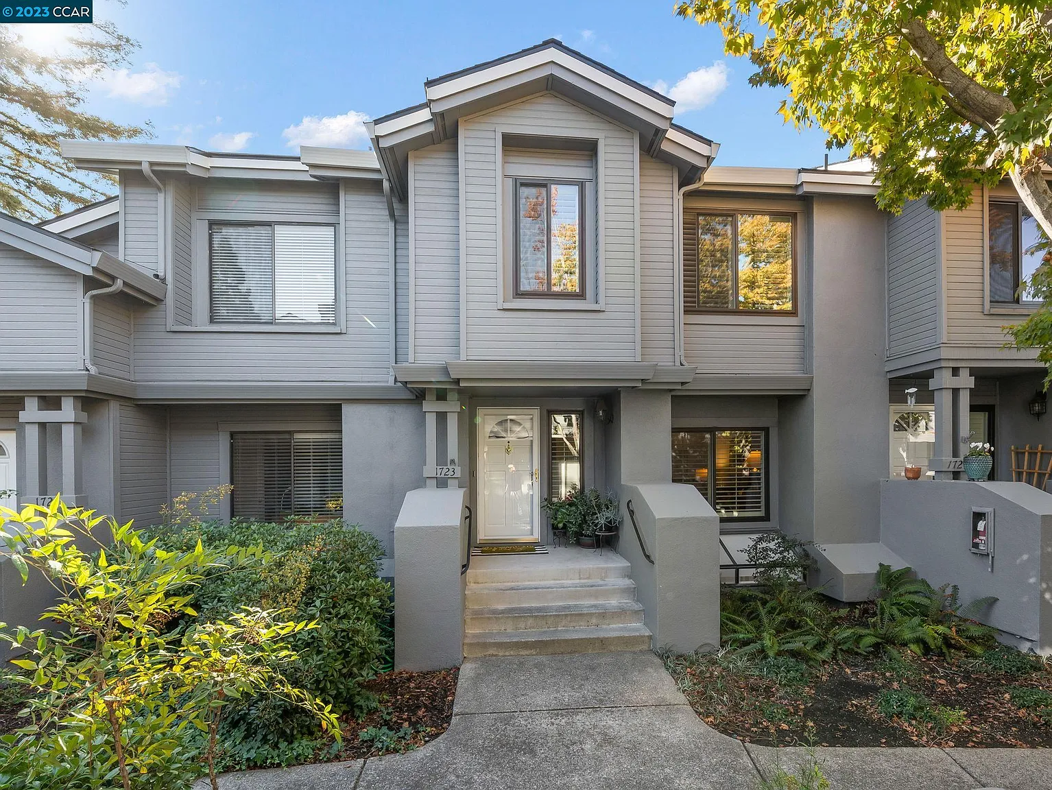 1723 Geary Rd photo 1