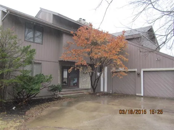 3025 Wellington Ct, Lawrence, KS 66049
