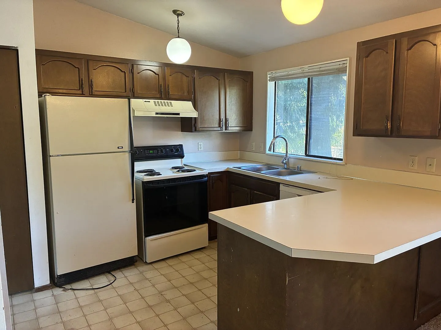 Large 3 Bedroom home with 1,812 square feet! — Photo 4