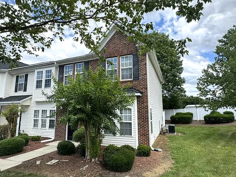 4104 Kenton Glenn Ct NW — Photo 1