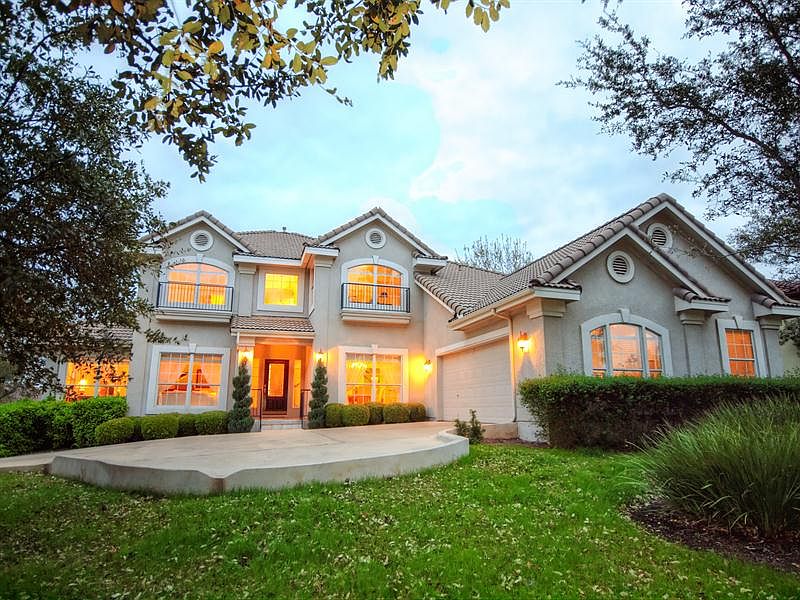 1st image of 208 The Hills Dr