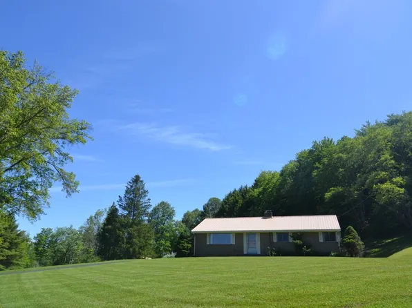 838 Boswell Hill Rd, Endicott, NY 13760