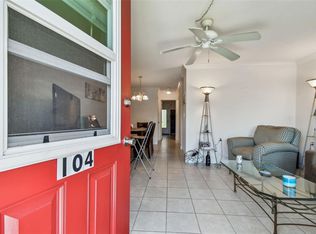 8425 112th St APT 104, Seminole, FL 33772