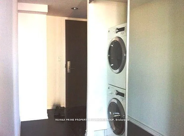 386 Yonge St #1707 — Photo 11