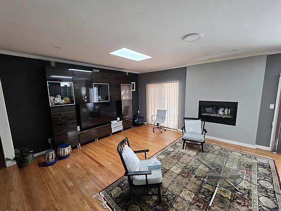 3rd image of 15580 20th Ave