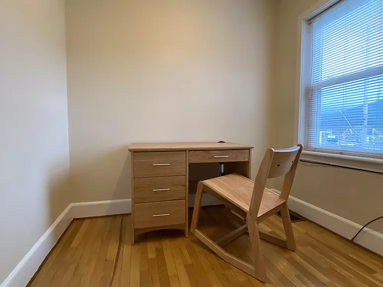 522 W 3rd St #2W — Photo 10