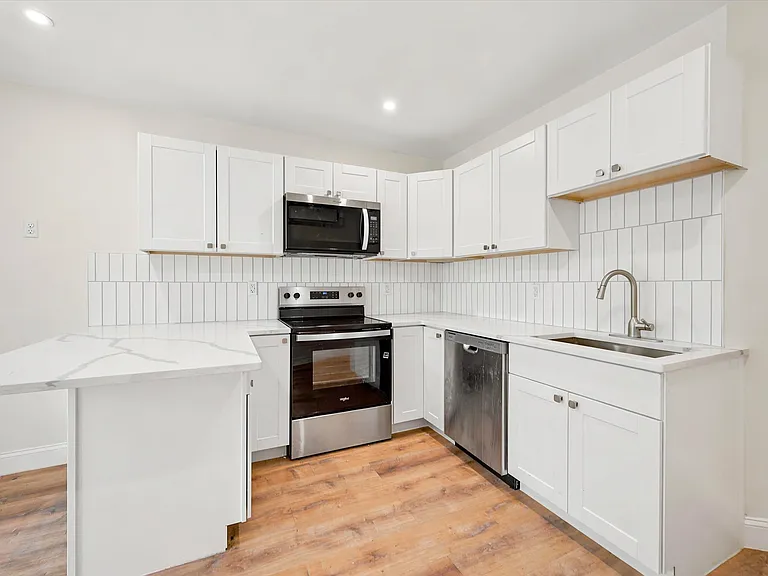 6419 Race St #B — Photo 4