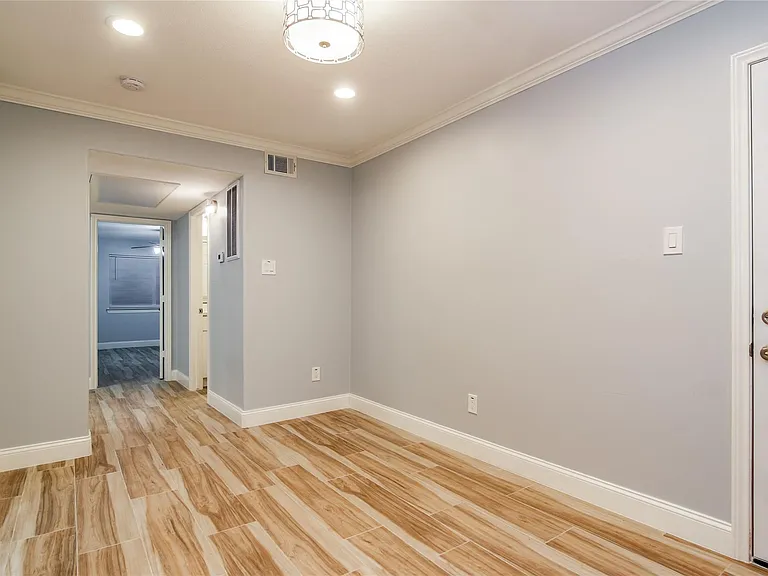 12633 Memorial Dr #243 — Photo 13