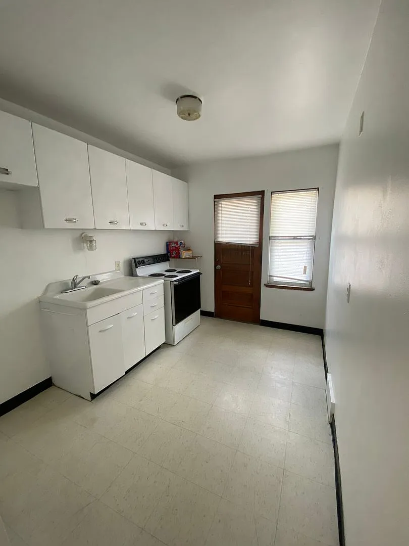 3904 W Greenfield — Photo 1