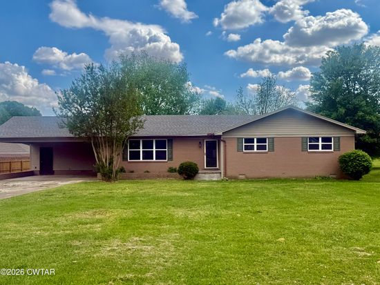 1513 Honeysuckle Dr, Union City, TN 38261