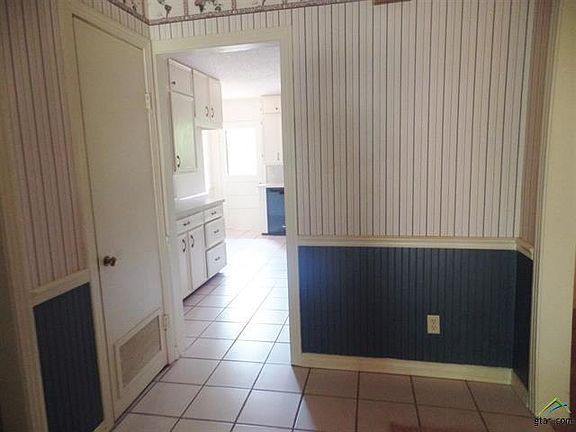5th image of 1015 Edgewood Dr