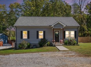 1236 N Charlotte St, Dickson, TN 37055