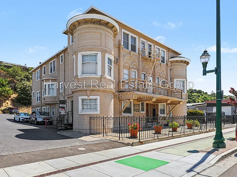 22284 Mission Blvd — Photo 2