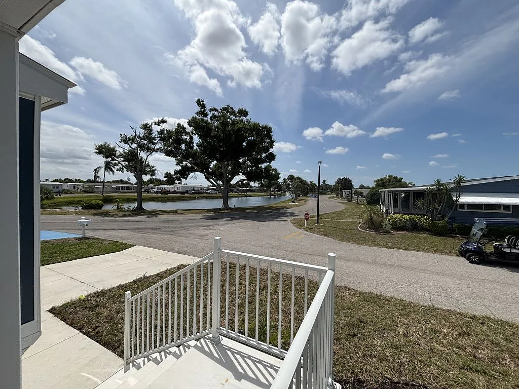 Building Photo - 937 Questa Ave #638