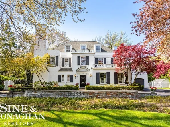 77 Renaud Rd, Grosse Pointe Shores, MI 48236