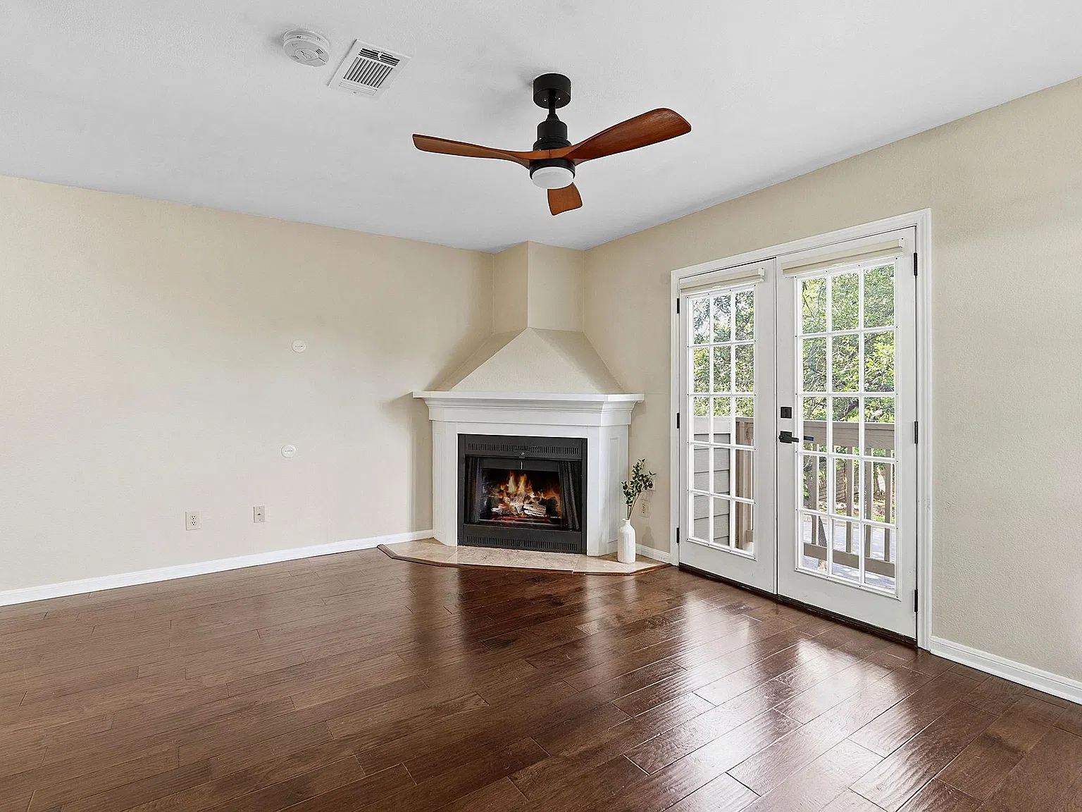 2 bed, 2.0 bath, 1017 sqft, $2,400 — Photo 4