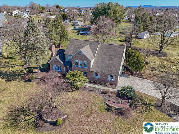 3rd image of 362 Hillview Dr