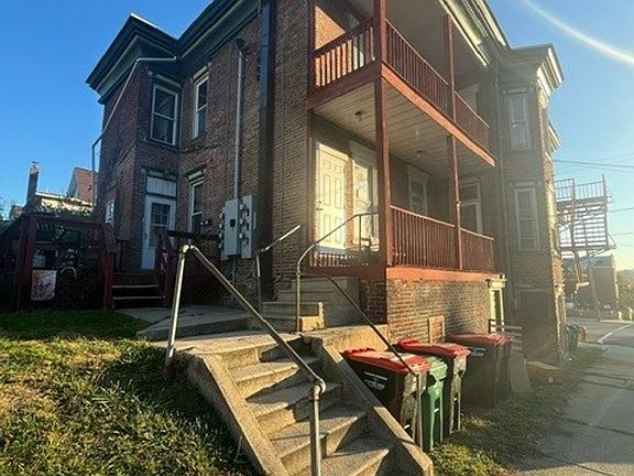 4th image of 220 Iron St #3
