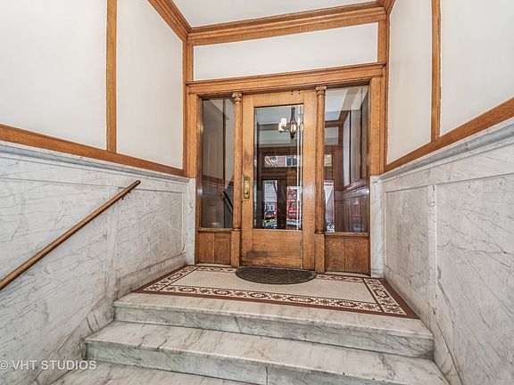 3rd image of 3755 N Pine Grove Ave #1