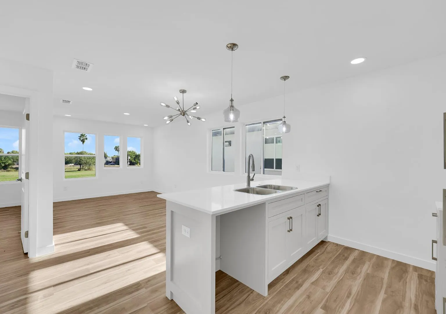 2515 Gamez Dr - 211 (B) — Photo 2