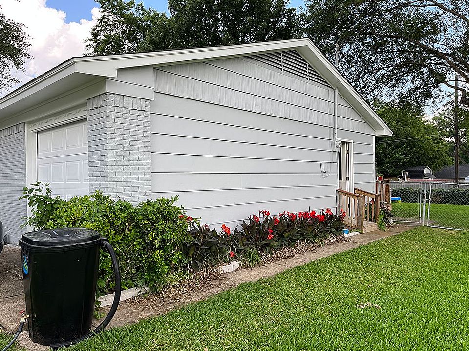 Side yard facing street 