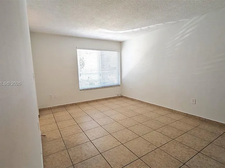 3525 SW 25th Ter #1 — Photo 11