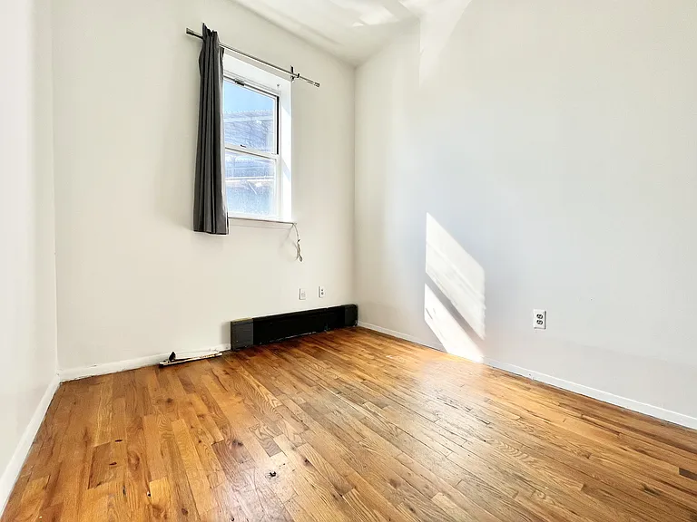 1544 Gates Ave #2F — Photo 10