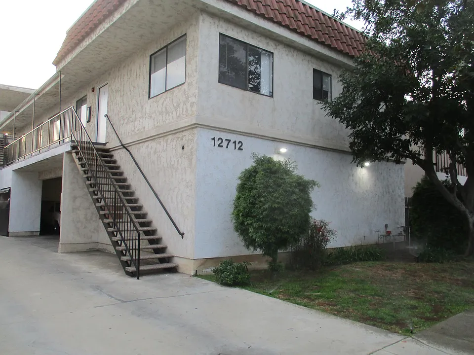 12712 Cranbrook Ave #1