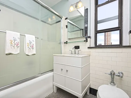 Sold by Sotheby's International Realty | media 7
