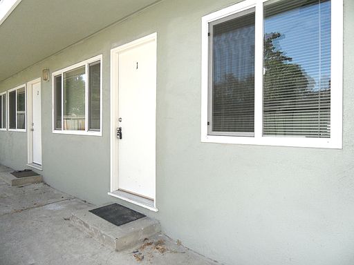 3rd image of 629 N 1st St APT 1