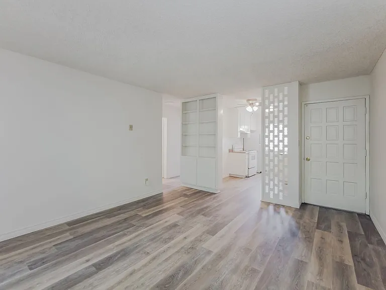 Large 2 bedroom Apartment in Clairemont — Photo 17