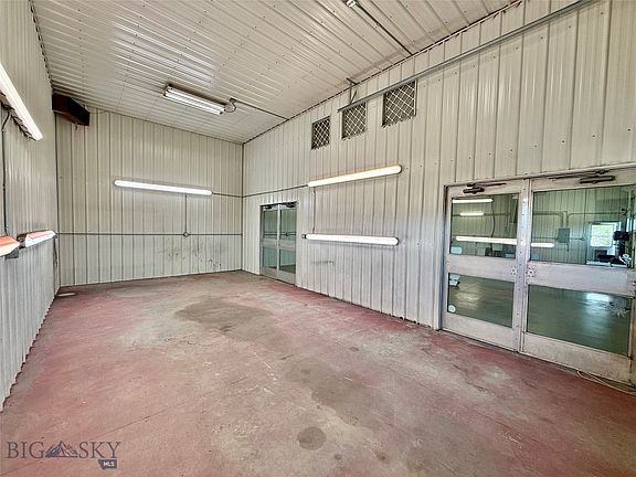 5th image of 511 Table Mountain Dr