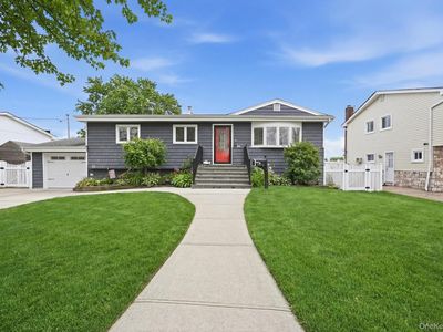 3965 Darby Lane, Seaford, NY, 11783