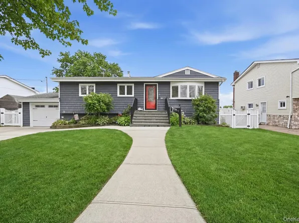 3965 Darby Lane, Seaford, NY 11783