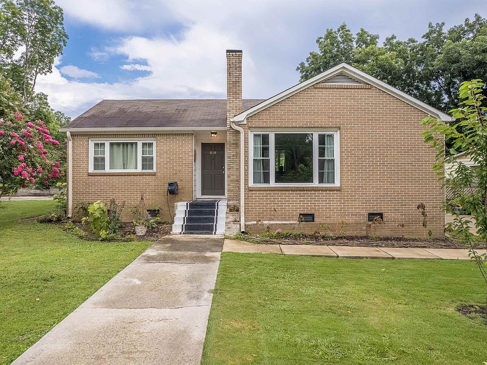 1st image of 618 Oak Dr NE