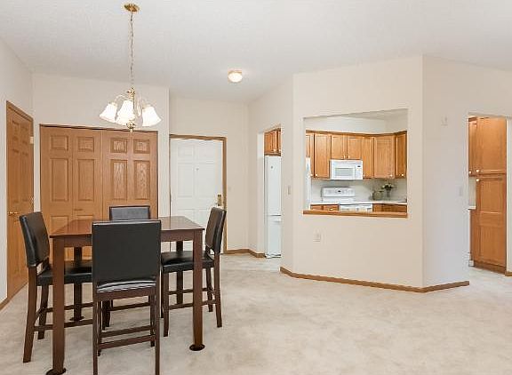 5th image of 1480 Applewood Ct W Unit 326