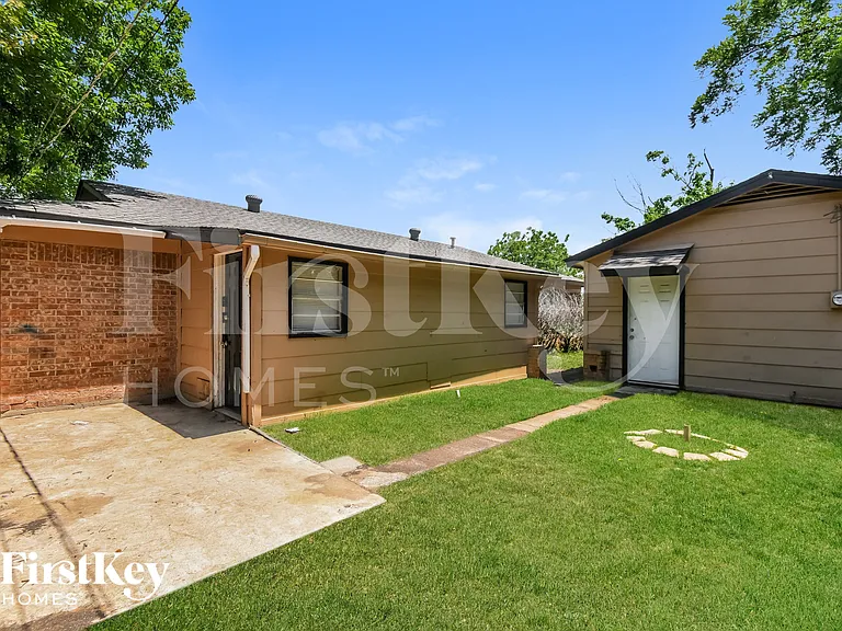 244 E Malone Ave — Photo 15