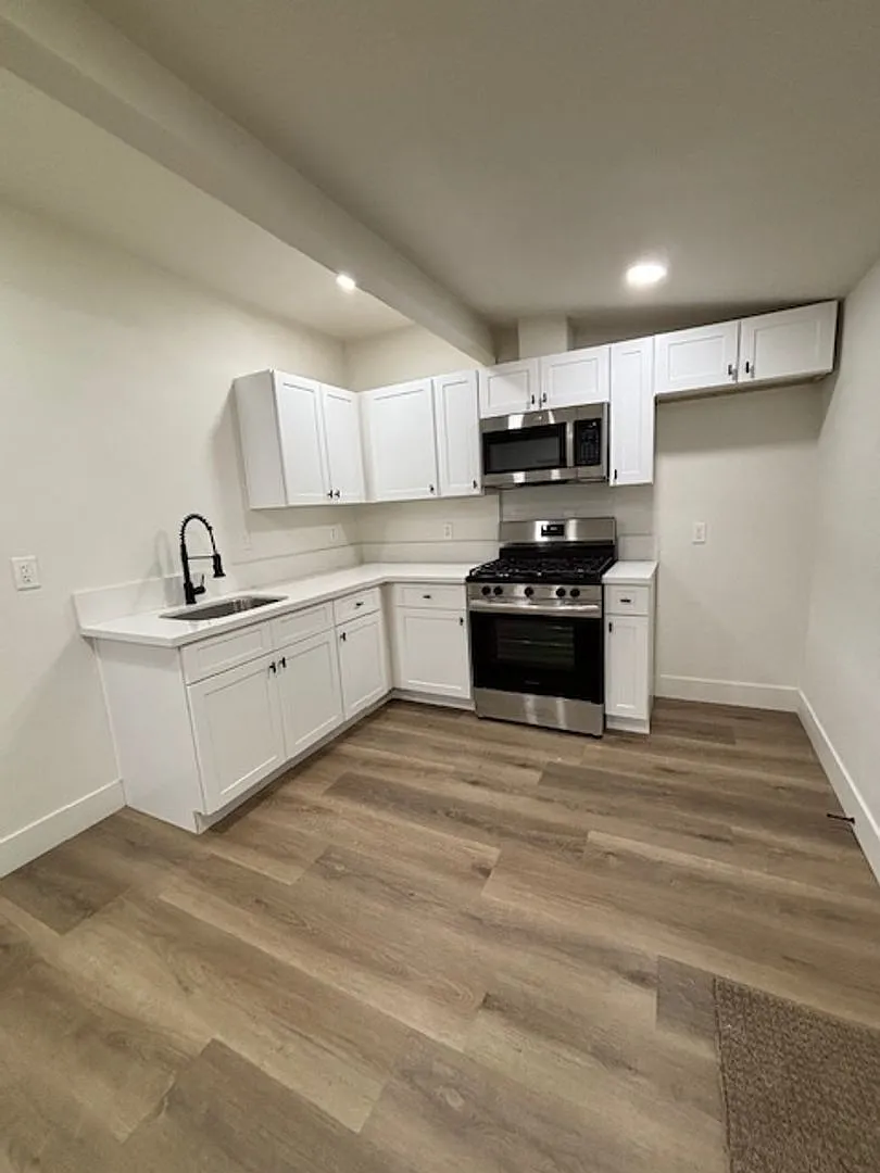 1 bed, 1.0 bath, 705 sqft, $1,750 — Photo 2