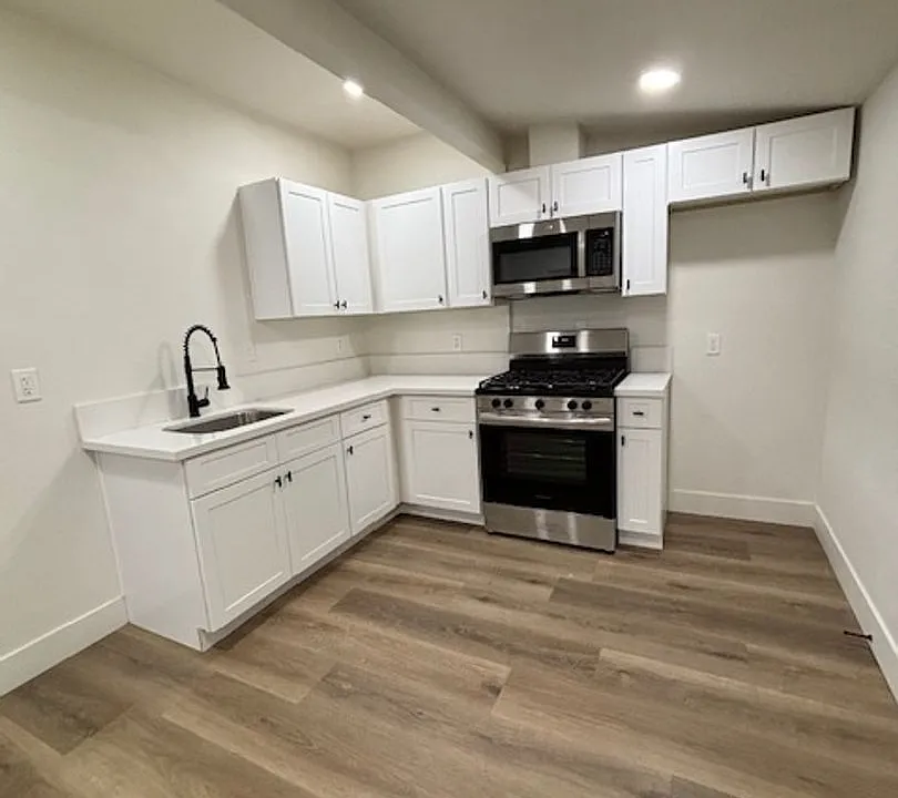 4338 University Ave #C