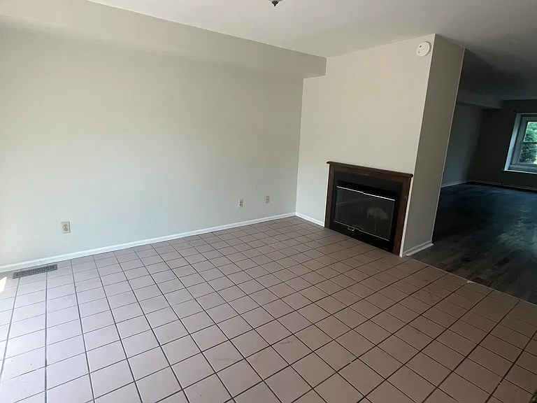 309 Patricia Cir — Photo 6