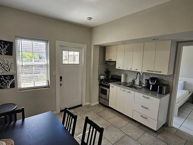 2224 SW 11th St #3 — Photo 5
