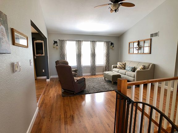 3rd image of 300 Bayside Ct