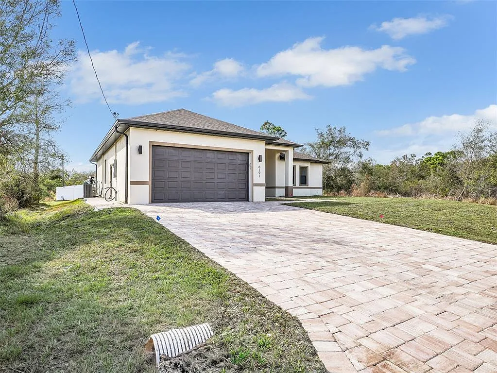 3 bed, 2.0 bath, 1831 sqft, $2,500 — Photo 3