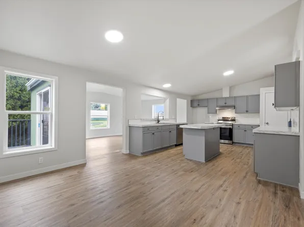 302 Tumbleweed Ct, West Richland, WA 99353